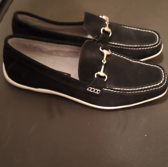 Shoes - Picture 3 of 6